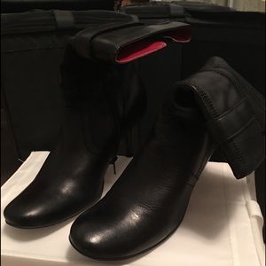 Kenneth Cole Women’s Black Ankle Boots in Size 8.5